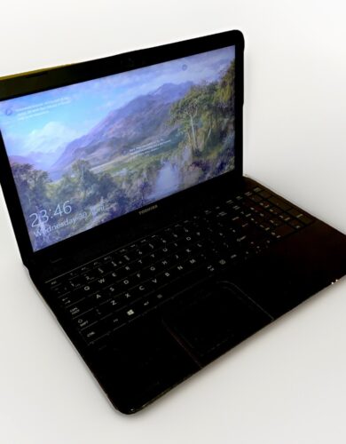 Toshiba Satellite C850-1H8 15.6-inch laptop with Intel i5-3230M, 16GB RAM, 128GB SSD, DVD drive, HDMI, and Windows 10